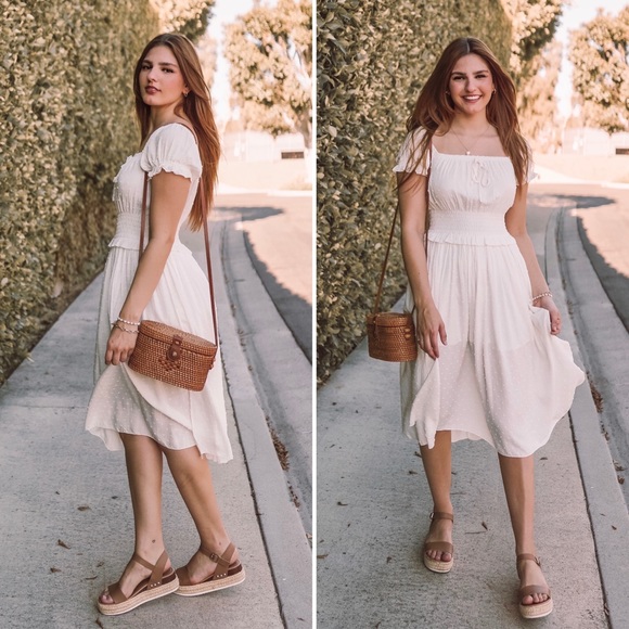 NEW ARRIVAL🕊 The Clara Off Shoulder Midi Dress - Picture 3 of 4